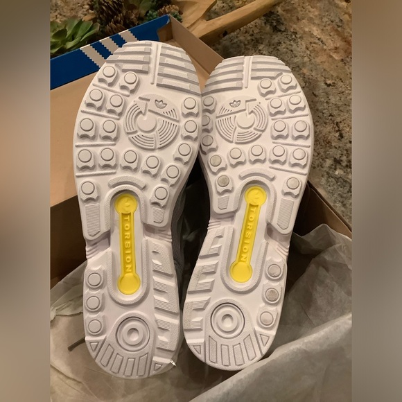 Men’s Adidas ZX Flux New in Box - Picture 7 of 8